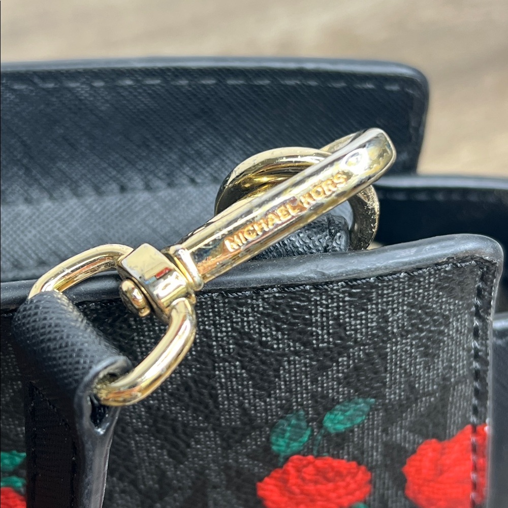 Michael Kors Jet Set Travel Rose Print Crossbody Bag – Black & Red - Picture 12 of 16